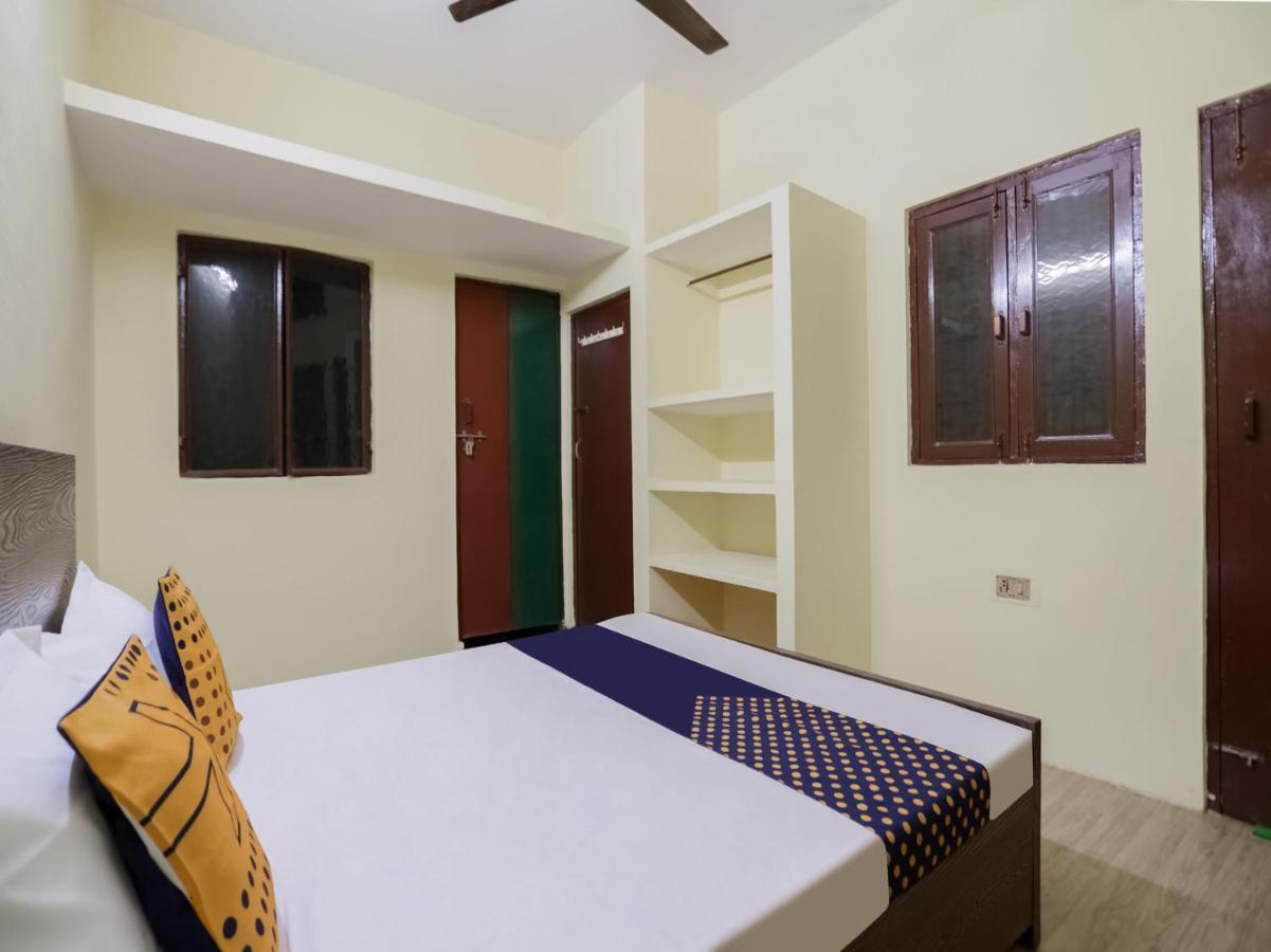 Spot On 79383 Mishra Bhawan Hotel 2*