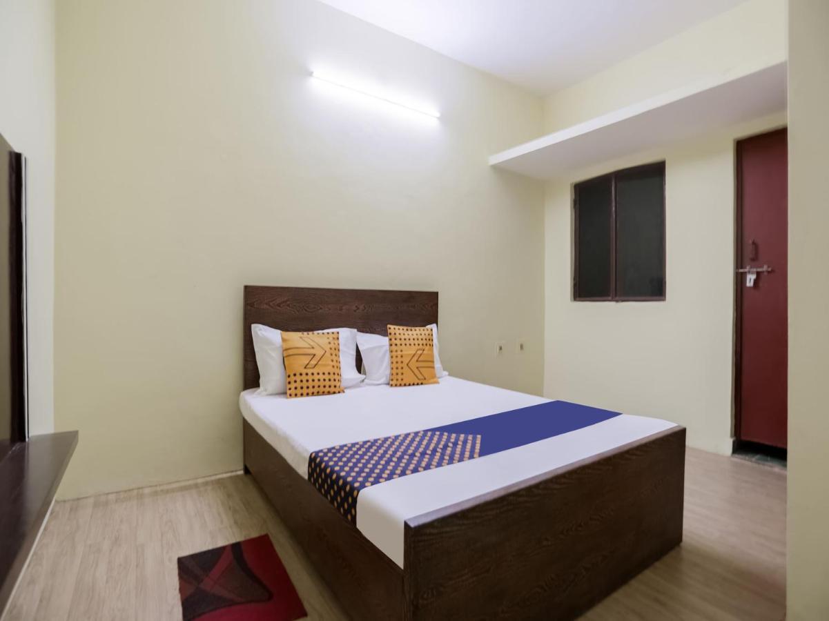 Spot On 79383 Mishra Bhawan Hotel